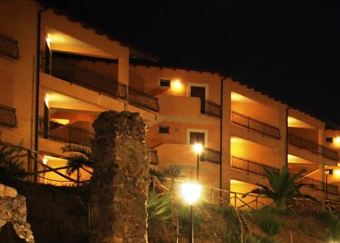 Pietre Bianche מלון דירות פיצו