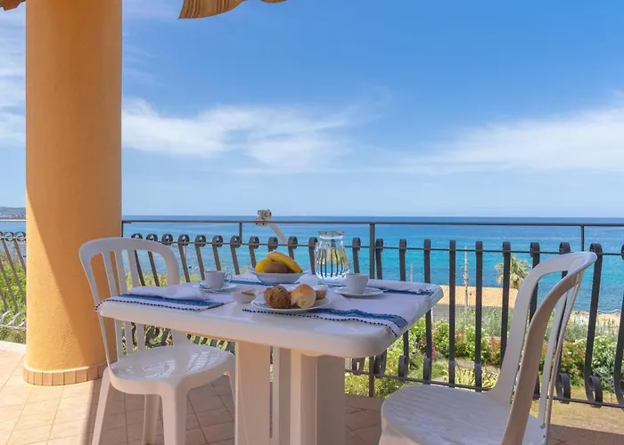 Pietre Bianche מלון דירות 4*