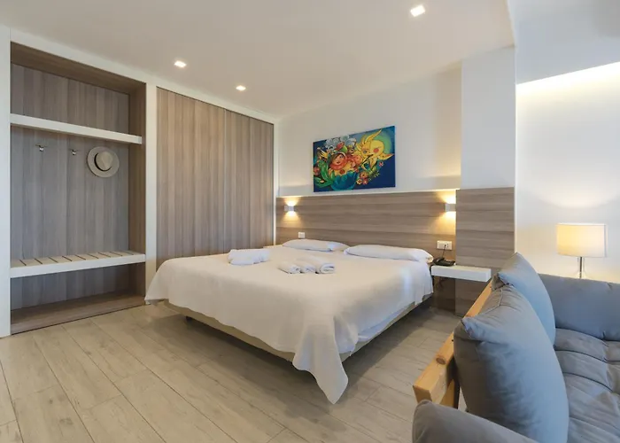 מלון דירות Pietre Bianche 4*