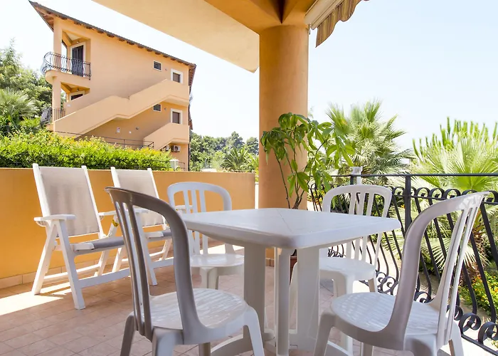 מלון דירות Pietre Bianche 4*